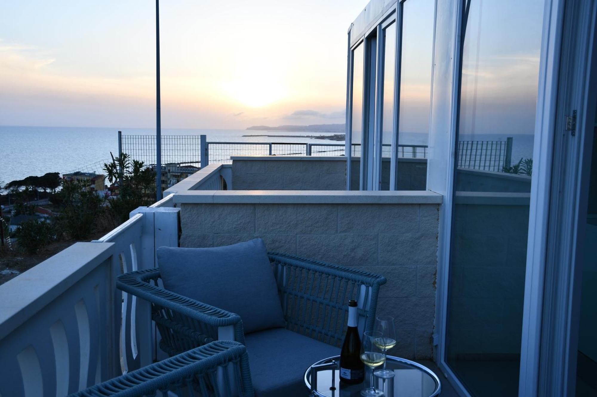 Terrazze Naos Hotel Агридженто Екстериор снимка